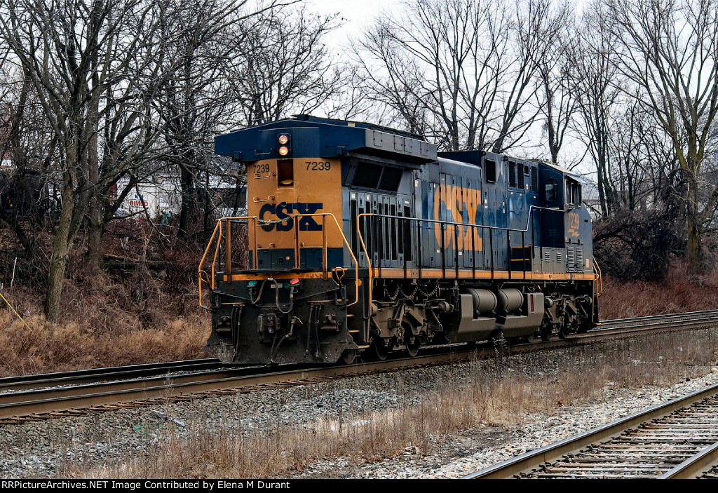 CSX 7239 on M-403